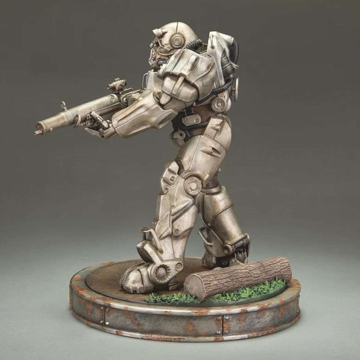 Dark Horse Maximus figure, hand-painted finish adds realism and collectible value.