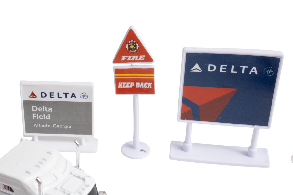 Daron Delta airport die-cast-metal-plastic-playset combines durability with display value.