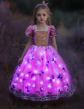 Davvew four-layer skirt creates fluffy volume for playful moments.