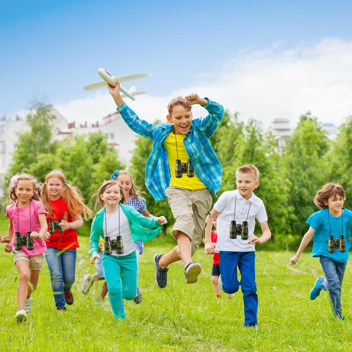Deekin 16 camouflage binoculars in use by kids, sparks curiosity during nature walks