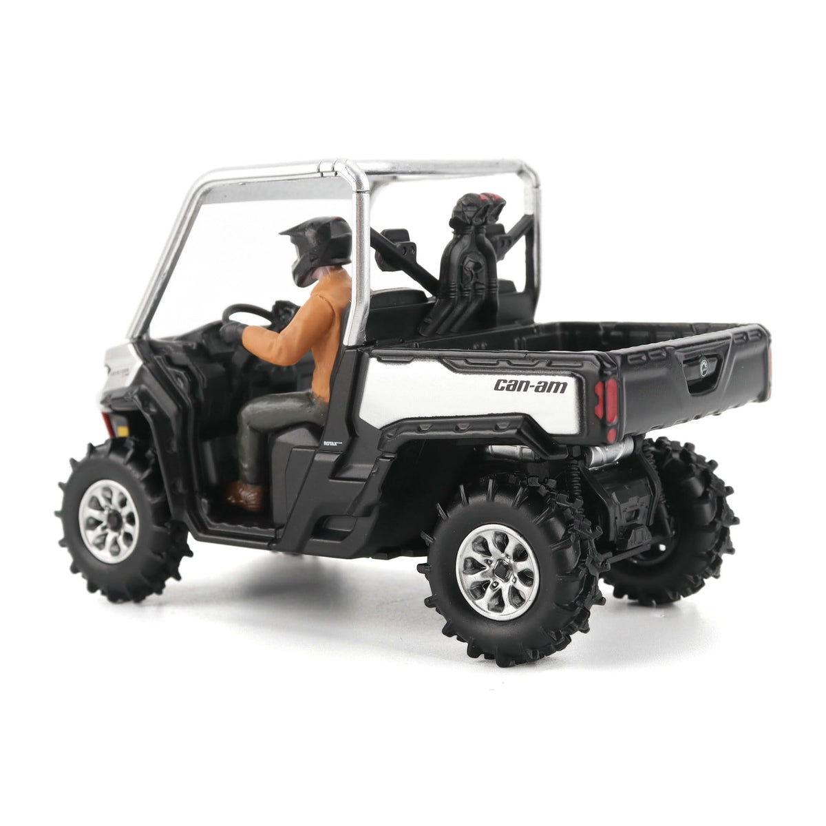 Diecast Masters BRP Bombardier Can-Am Defender X MR Silver 1:32 model ready for shelves.