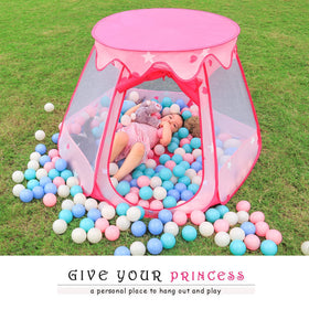 DISHIO Princess Tent folds into a compact carrying bag for easy trips.