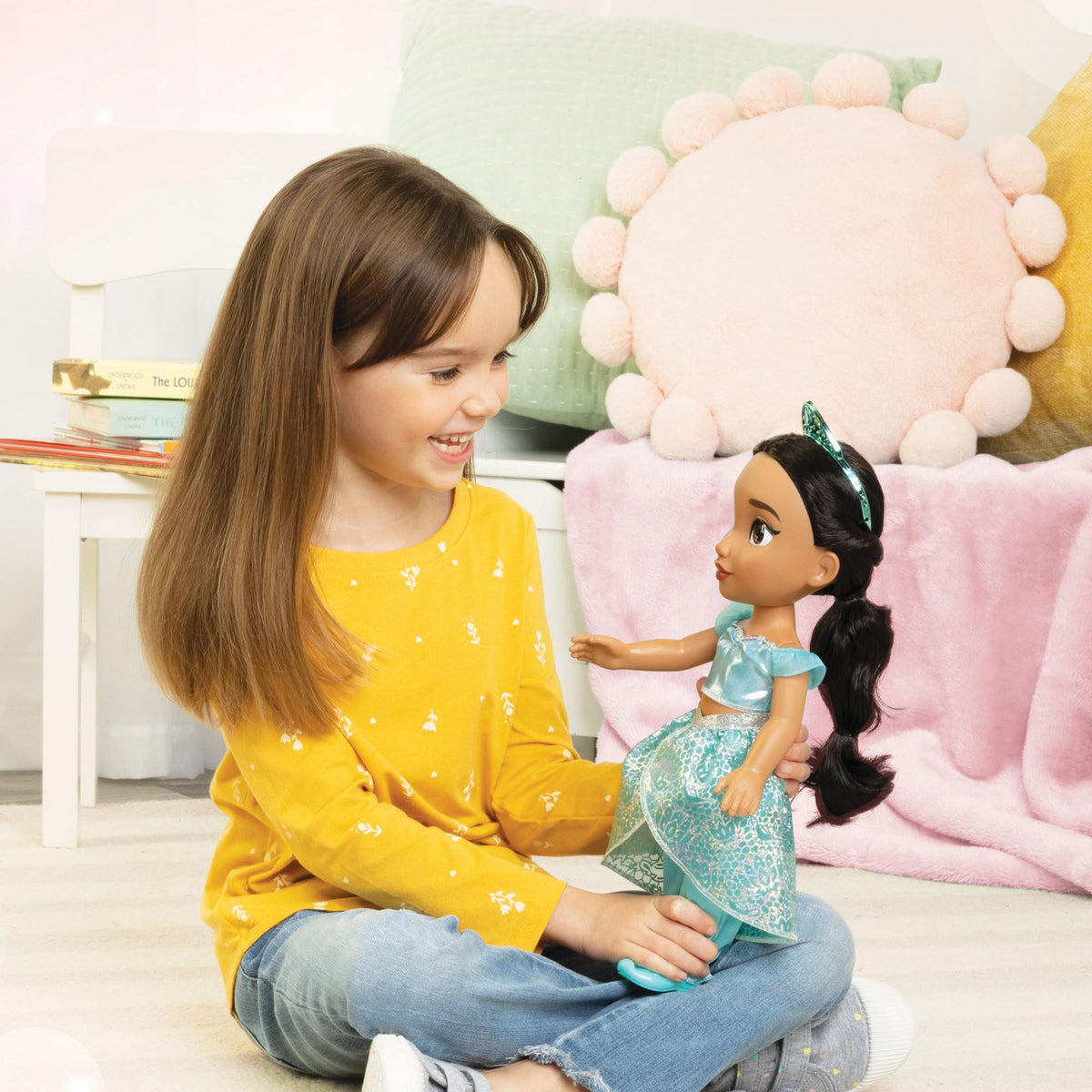 Disney Princess Jasmine glitter eyes enhance expression during pretend adventures.