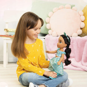 Disney Princess Jasmine glitter eyes enhance expression during pretend adventures.