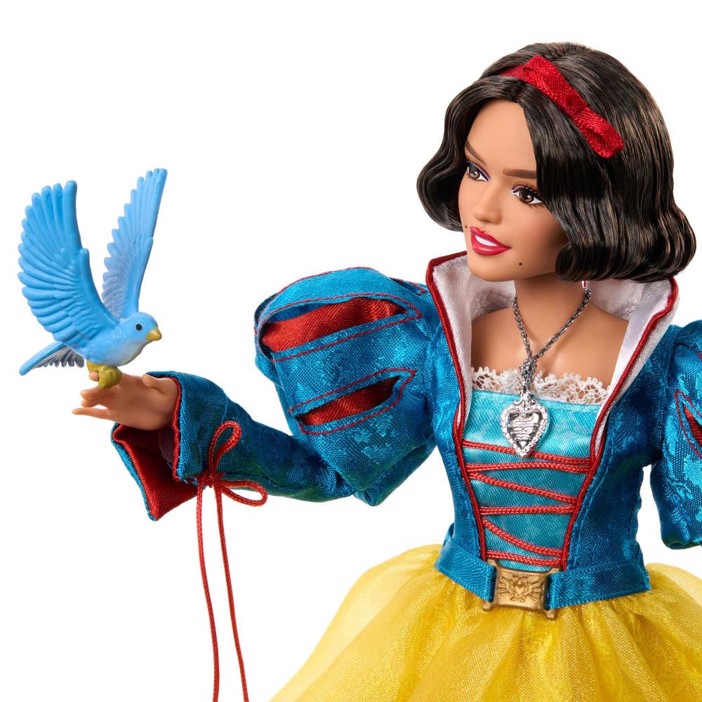 Disney Princess Snow White accessories include bluebirds and apple for storytelling play.