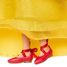 Disney Princess Snow White bluebirds perched on hands create charming diorama moments.