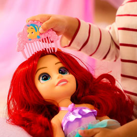 Disney Store Ariel Once Upon a Story doll features reflective eyes with 3D pupil.