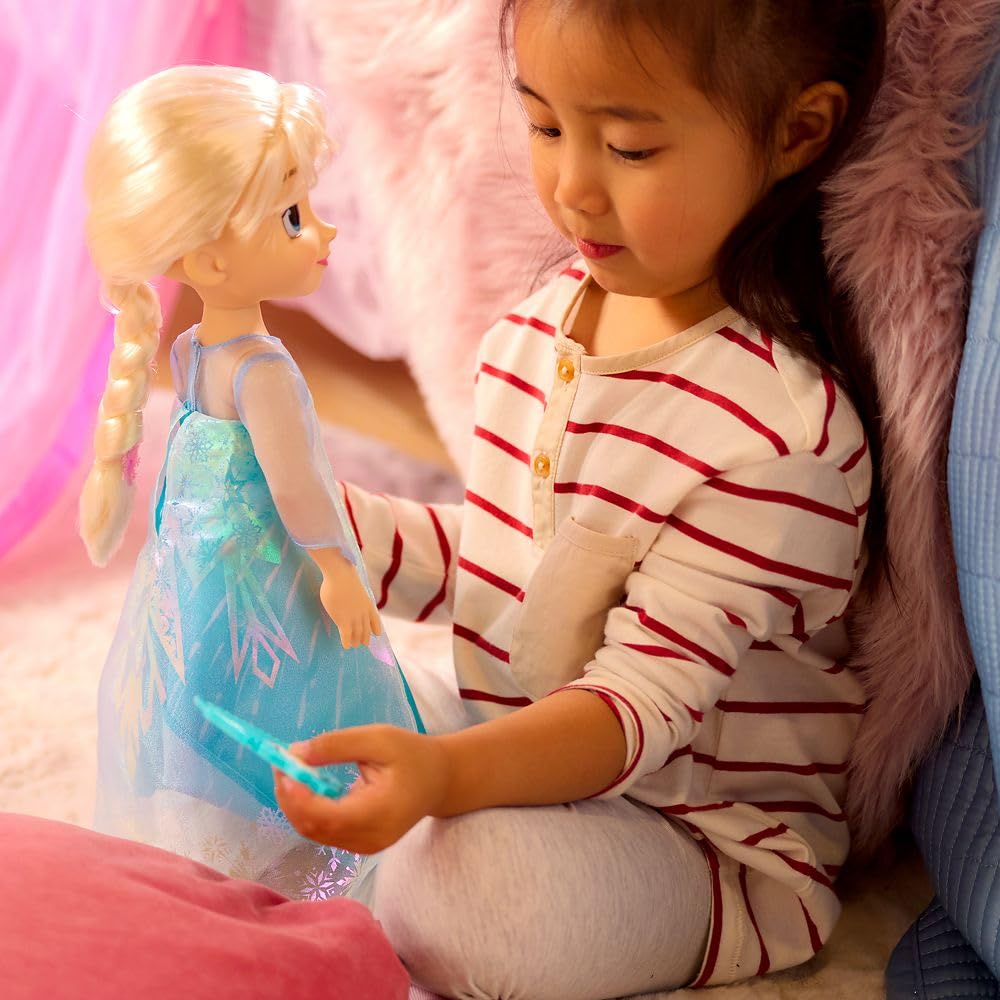 Elsa Once Upon a Story doll with 3D pupil and iris for lifelike gaze