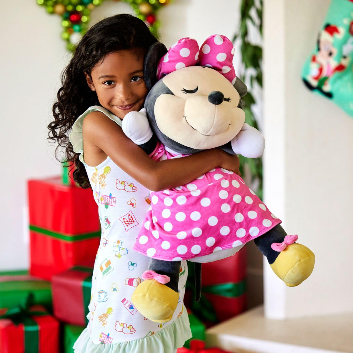 Minnie Bow detail on Disney Store Cuddleez plush, silky-soft fabric