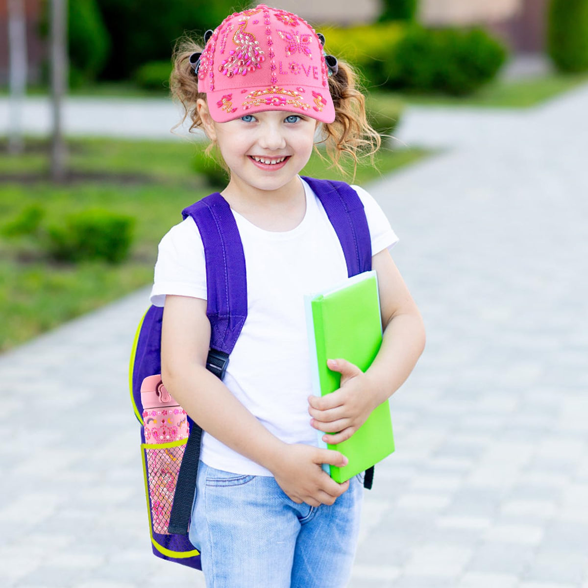 Distasio BPA-free water bottle designed for kids' daily use.