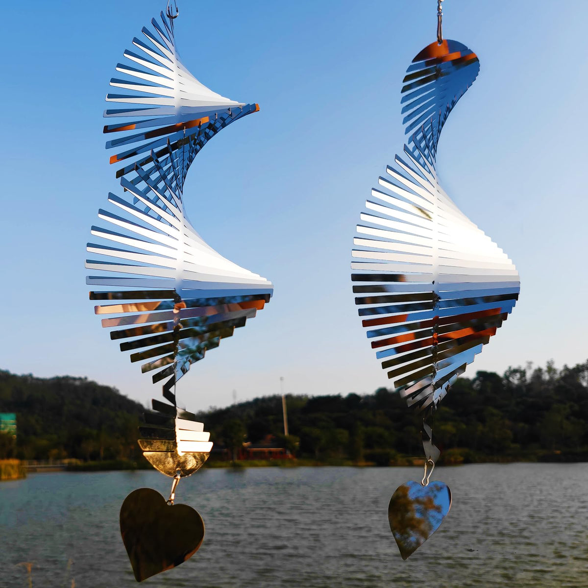 DJUAN 3D mirror fishbone disc contrasts sunlight to frighten woodpeckers away.