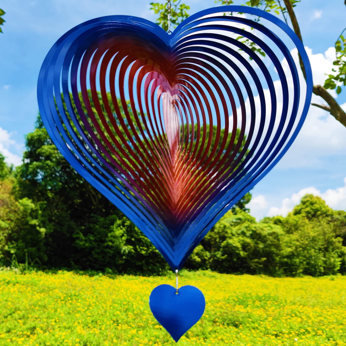 DJUAN wind spinner 3D-reflection hook captures light from multiple angles
