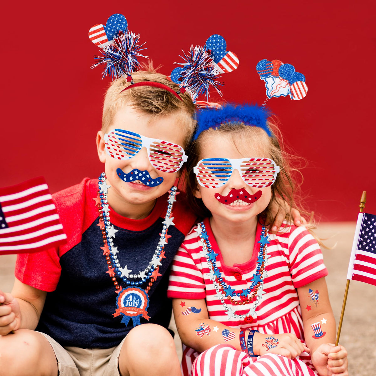 DMIGHT Fourth of July headband sparks festive momentum with sparkly stars and stripes.