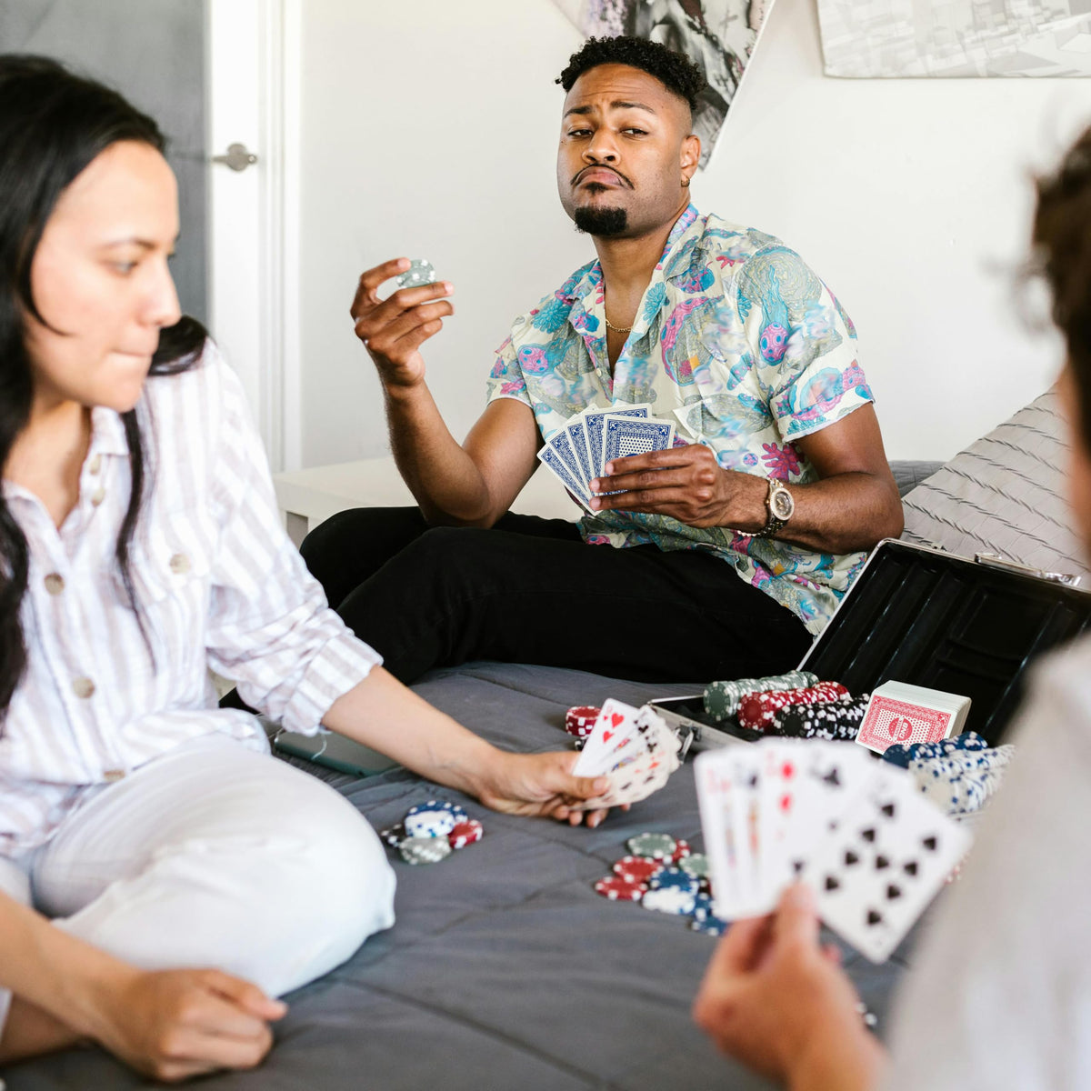 DNB SPORTS Canasta wild-card highlight aids quick decisions during play.