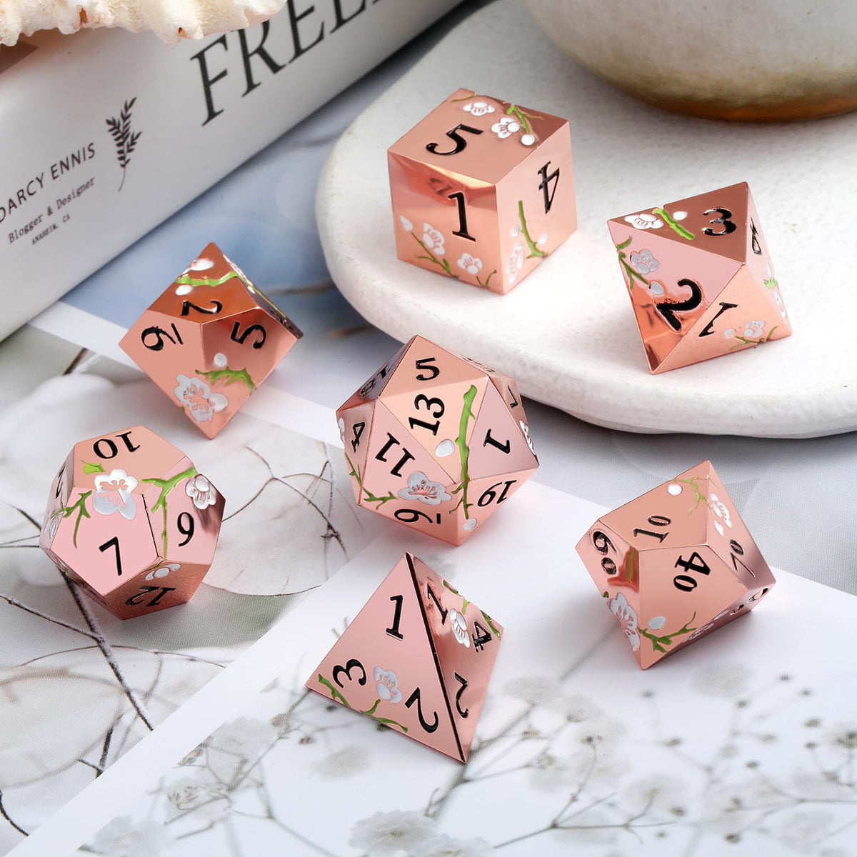DNDND flower metal dice set D8: smooth edges and bright finish for confident tosses.