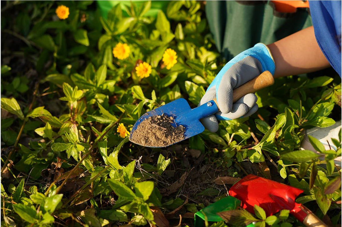 Doiaz Kidz sun hat shielding a young gardener during outdoor sessions