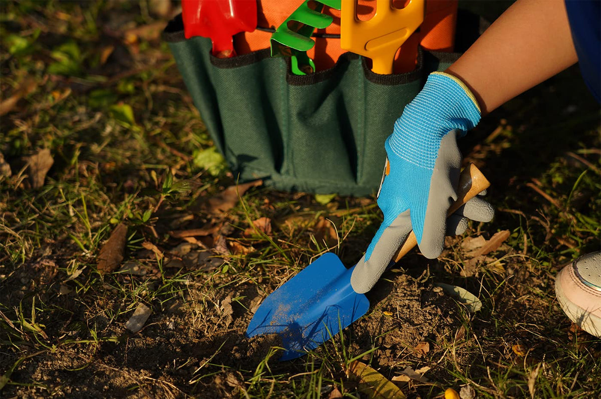 Doiaz Kidz Gardening Tool Set fork designed for precise soil loosening