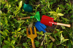 Doiaz Kidz Gardening Tool Set sprayer delivers light mist for seedlings