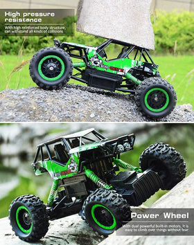 Double E 1:14 scale large RC car headlights on, enhanced night driving.