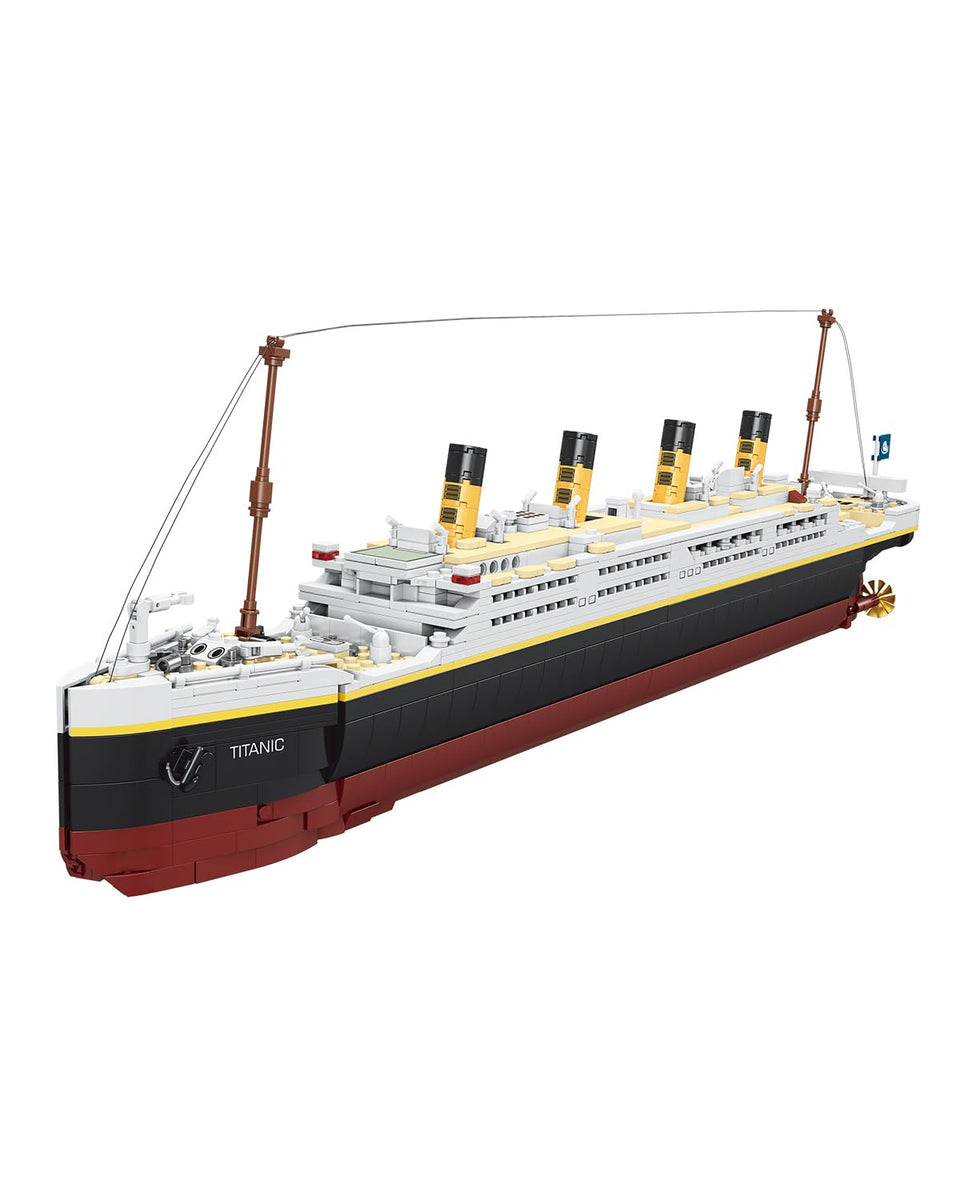 dOvOb Titanic model building set with 2022 pieces for creative display.