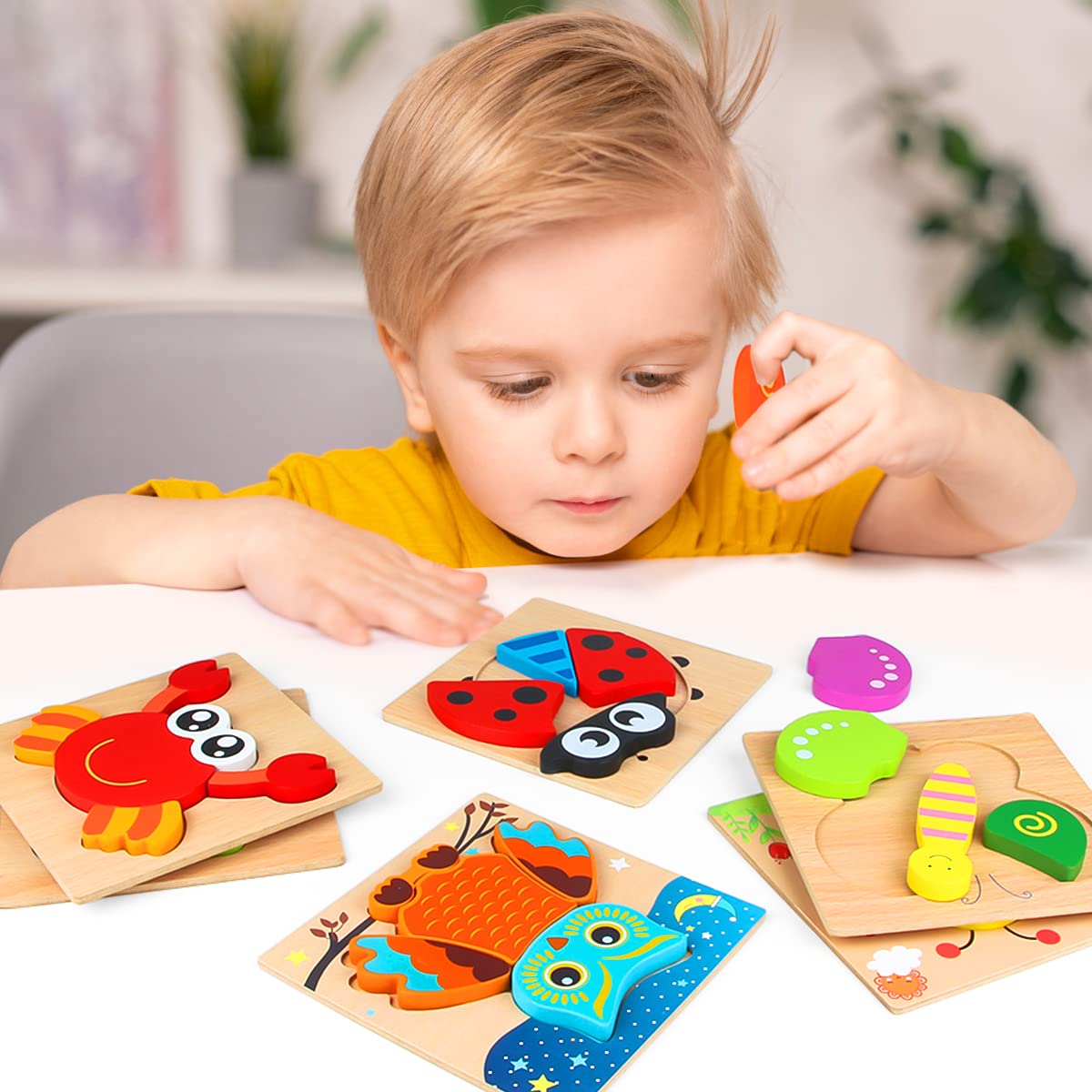 Dreampark wooden puzzle giraffe encourages concentration with colorful shapes.
