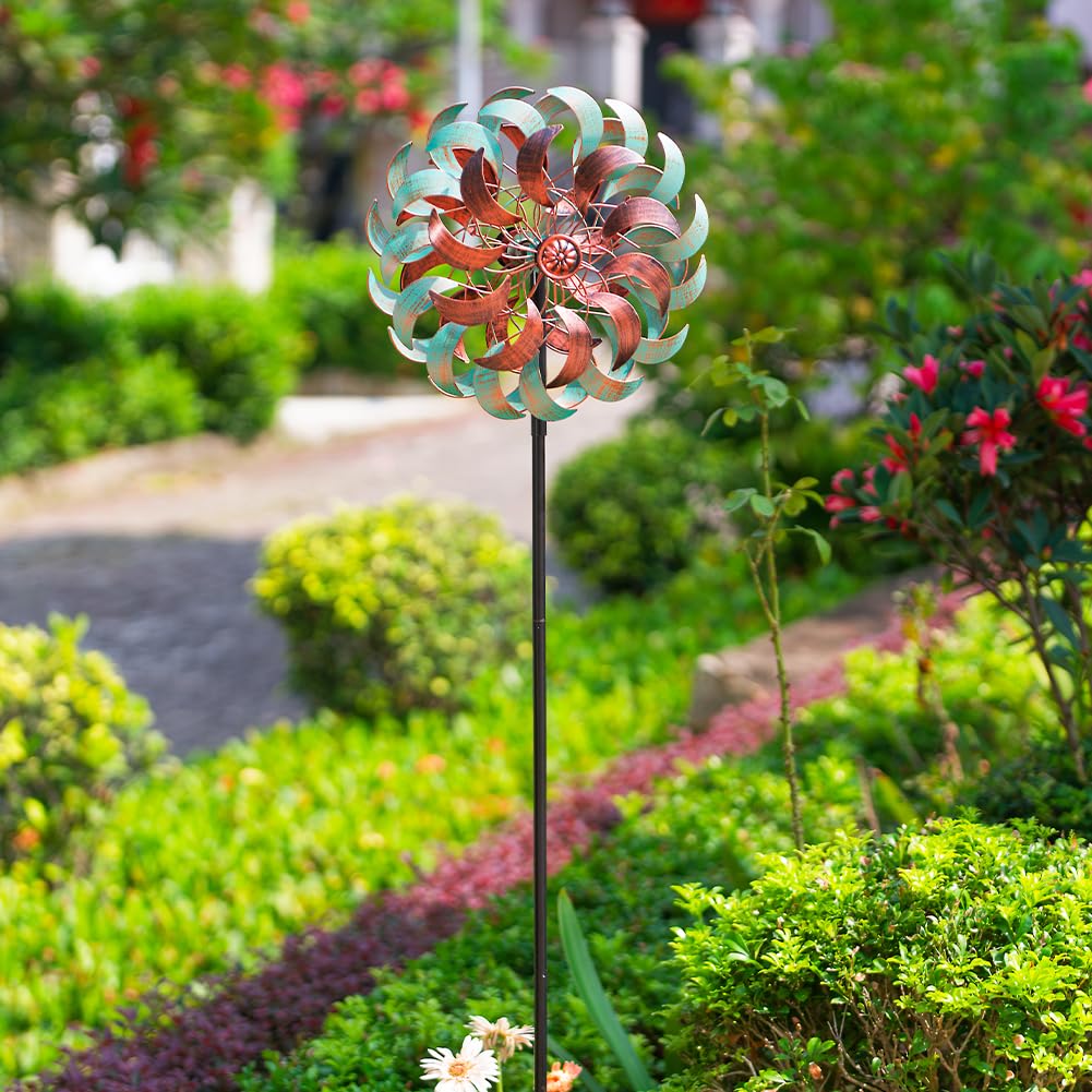 DREAMSOUL retro-style wind spinner showcases unique blade design.