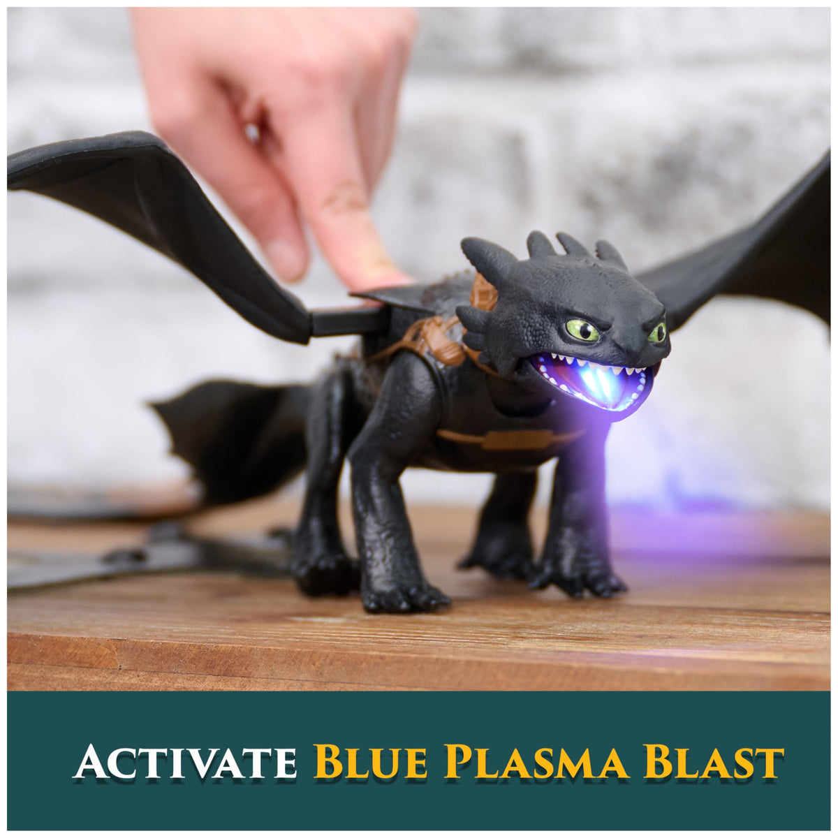 DreamWorks Toothless chomping sounds accompany action for immersive play.