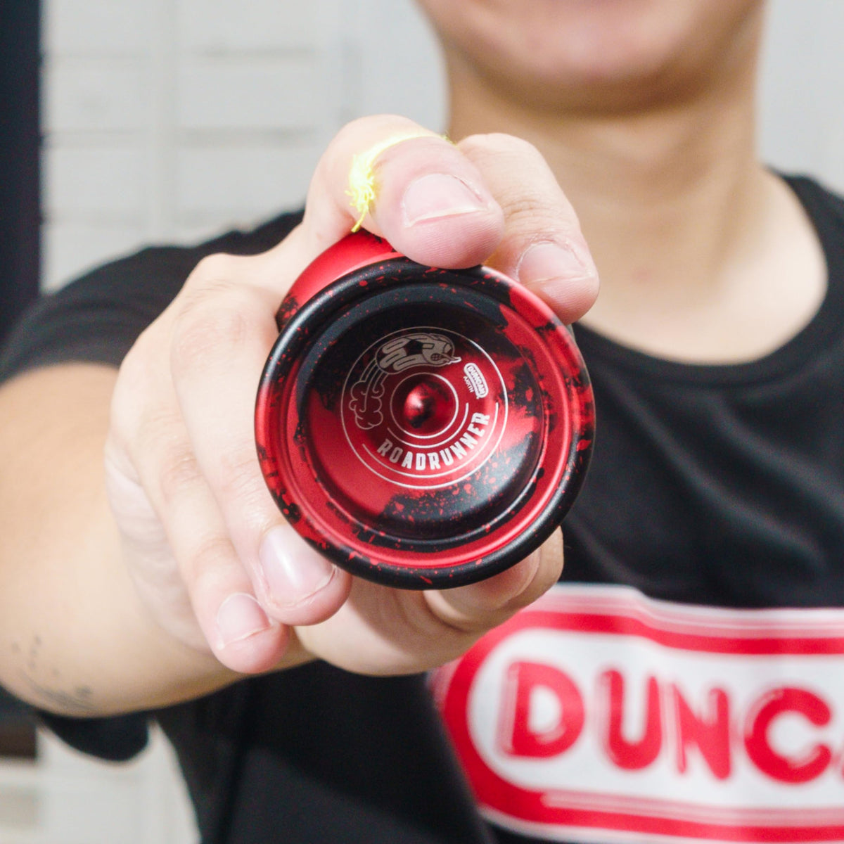 Duncan Roadrunner yo-yo dark red silicone pads close-up indicating stable response
