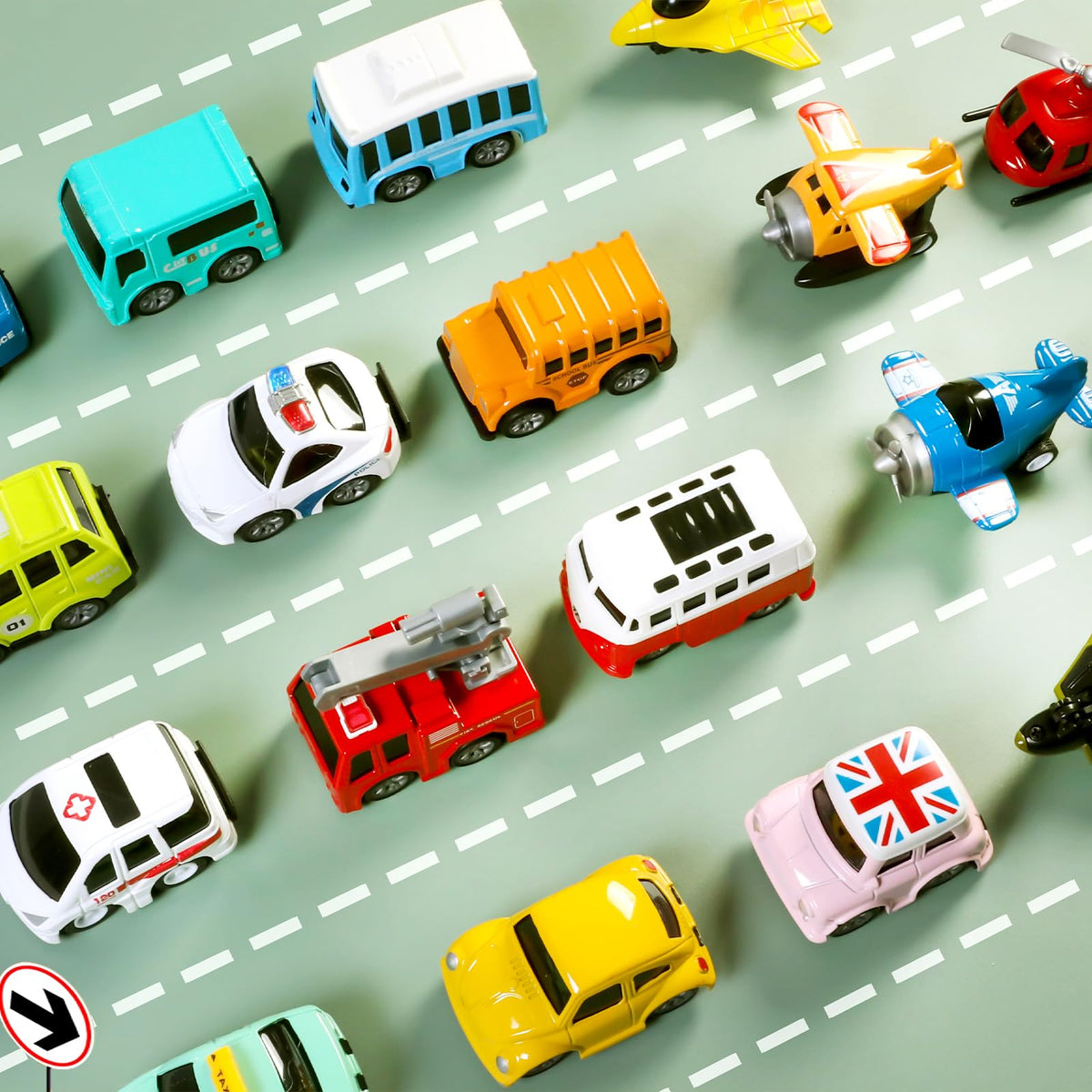 DUNRIOG fire truck mini toy with durable build for action play