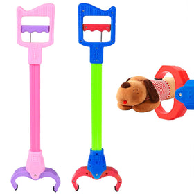 Duseu two-piece claw grabber toy in blue and pink for learning through play.