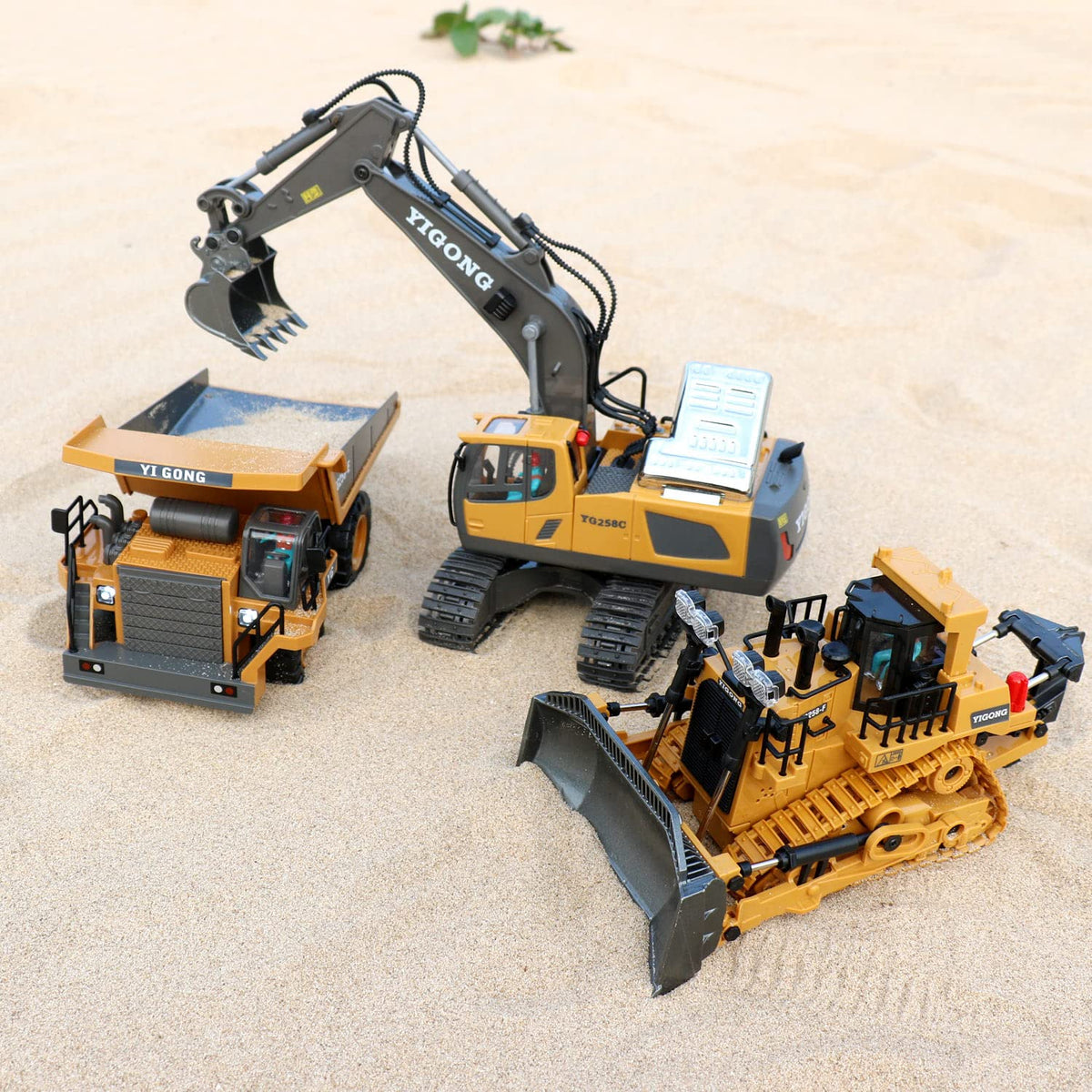 Dwi Dowellin RC transmitter includes AA batteries for immediate setup.