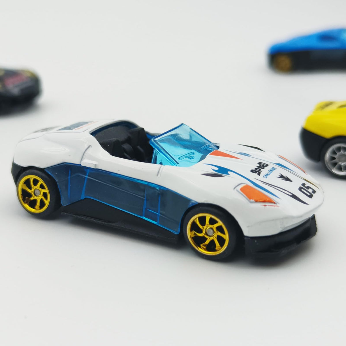 EarlyGlintsCX complete kit supports up to ten cars with additional spares