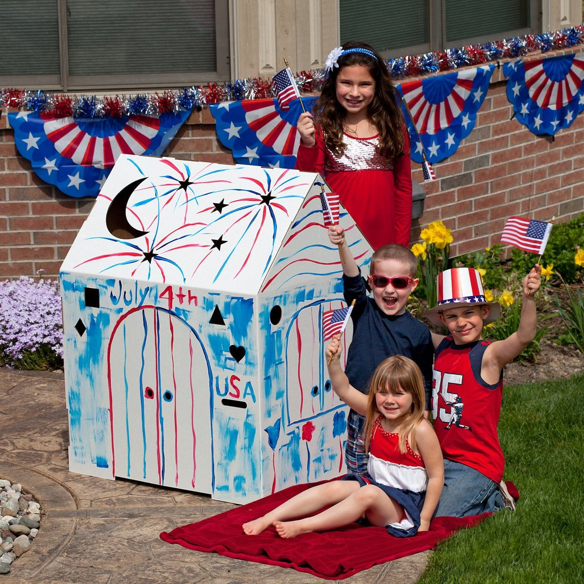Easy Playhouse Crafty Cottage dimensions show a sturdy indoor fort.