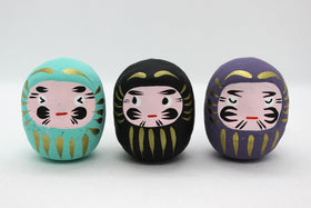 EDOYA Hand-painted Daruma close-up highlights craftsmanship and tradition.