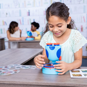 GeoSafari Kidscope displays 60 real images for curious learners.