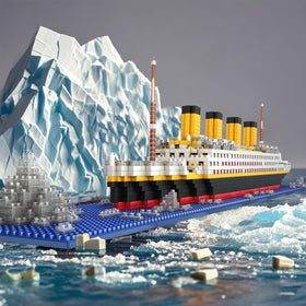 Emeetlinn Titanic diorama scene evokes cinematic nostalgia on a shelf