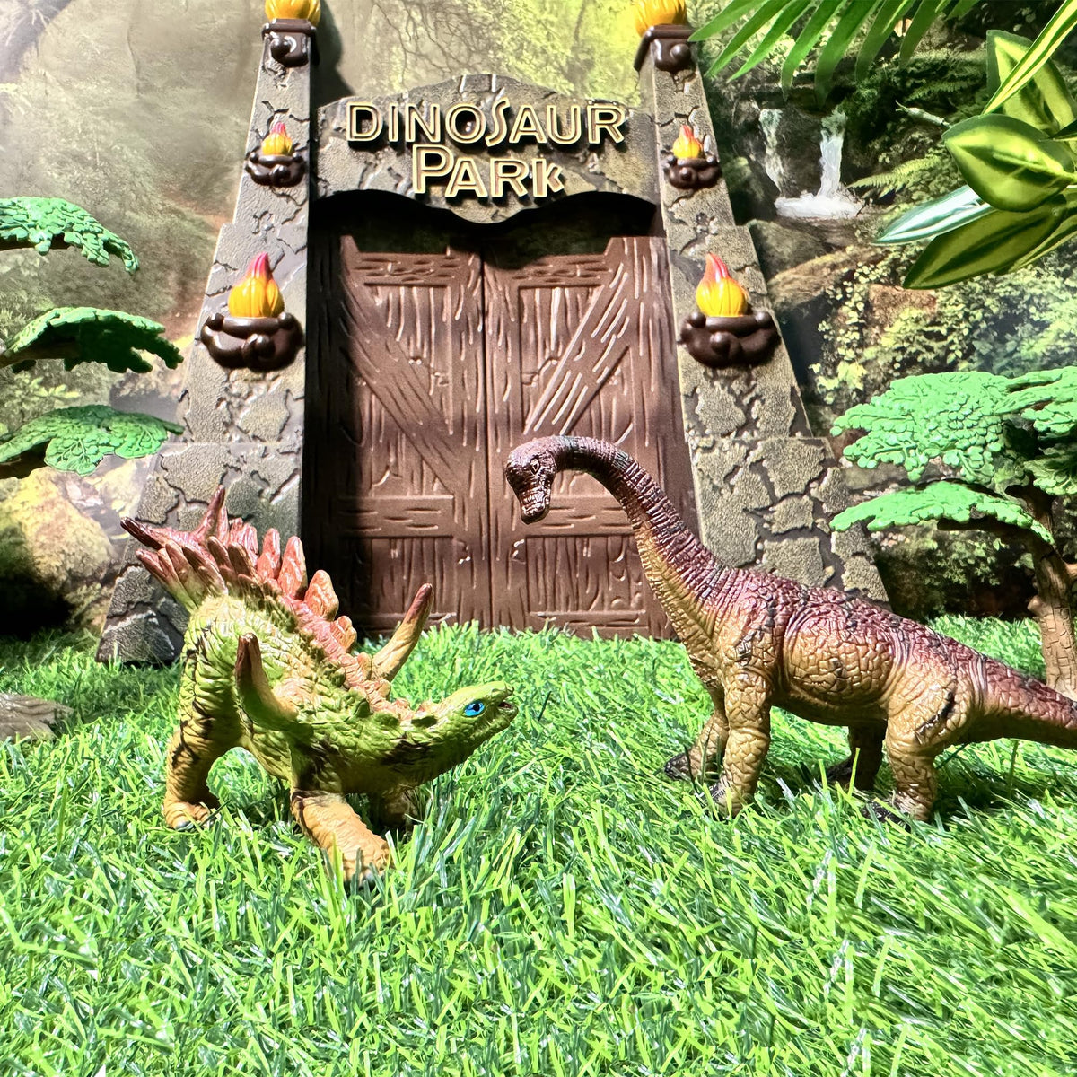 EKU EASYKU trees props create lush habitats for dinosaur adventures