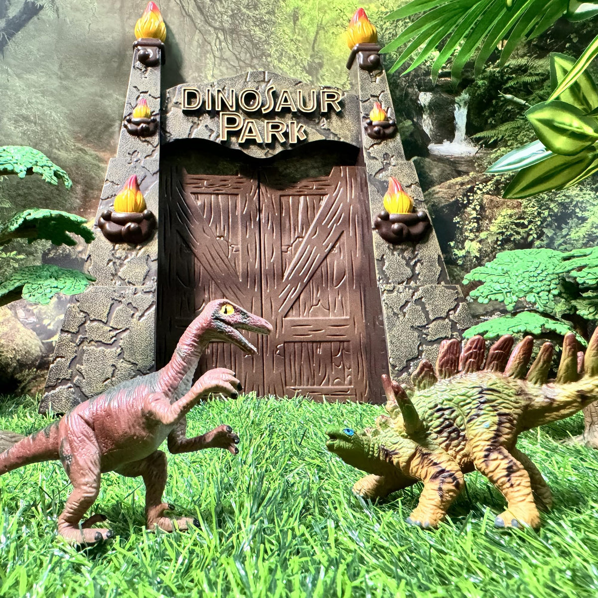 EKU EASYKU stone and log props enhance realistic park landscapes during play