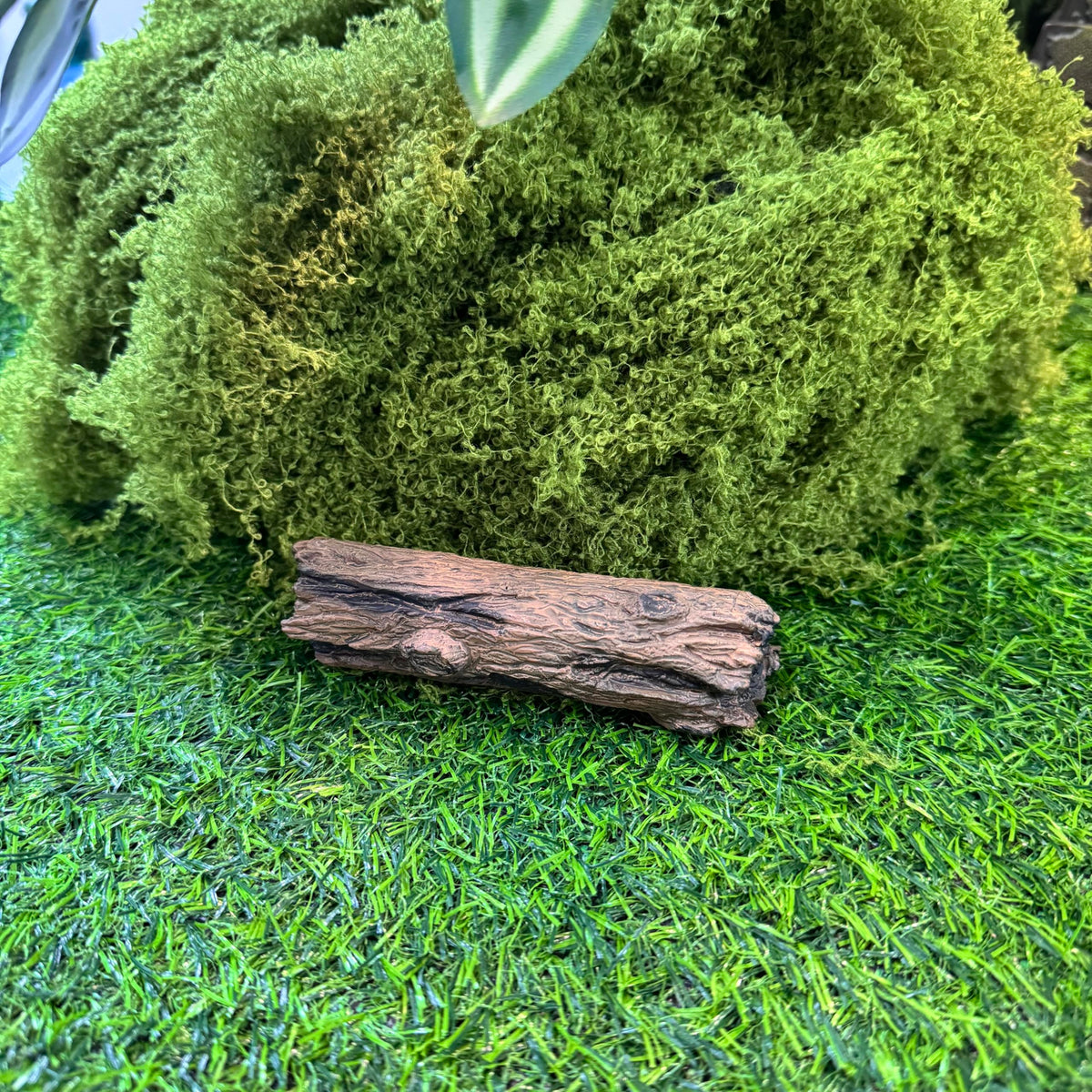 EKU EASYKU imaginative play scene invites kids to craft Jurassic journeys