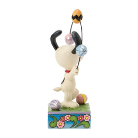 Enesco 6.1-inch Snoopy figurine height for versatile placement.