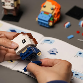 Step-by-step printed instructions easing the assembling process