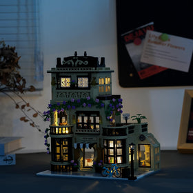 ENJBRICK Flowers City Coffee Shop assembled model shows a vibrant city scene.