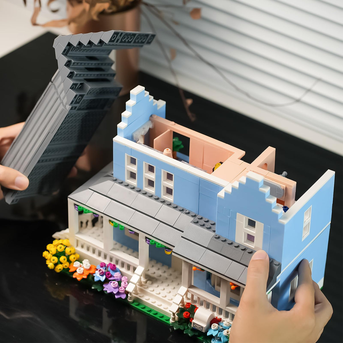 ENJBRICK Gilmore House instruction booklet with clear assembly steps