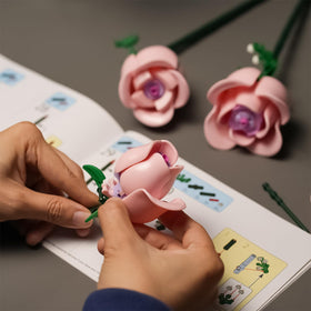 ENJBRICK 615-piece set creates a lush floral display at home