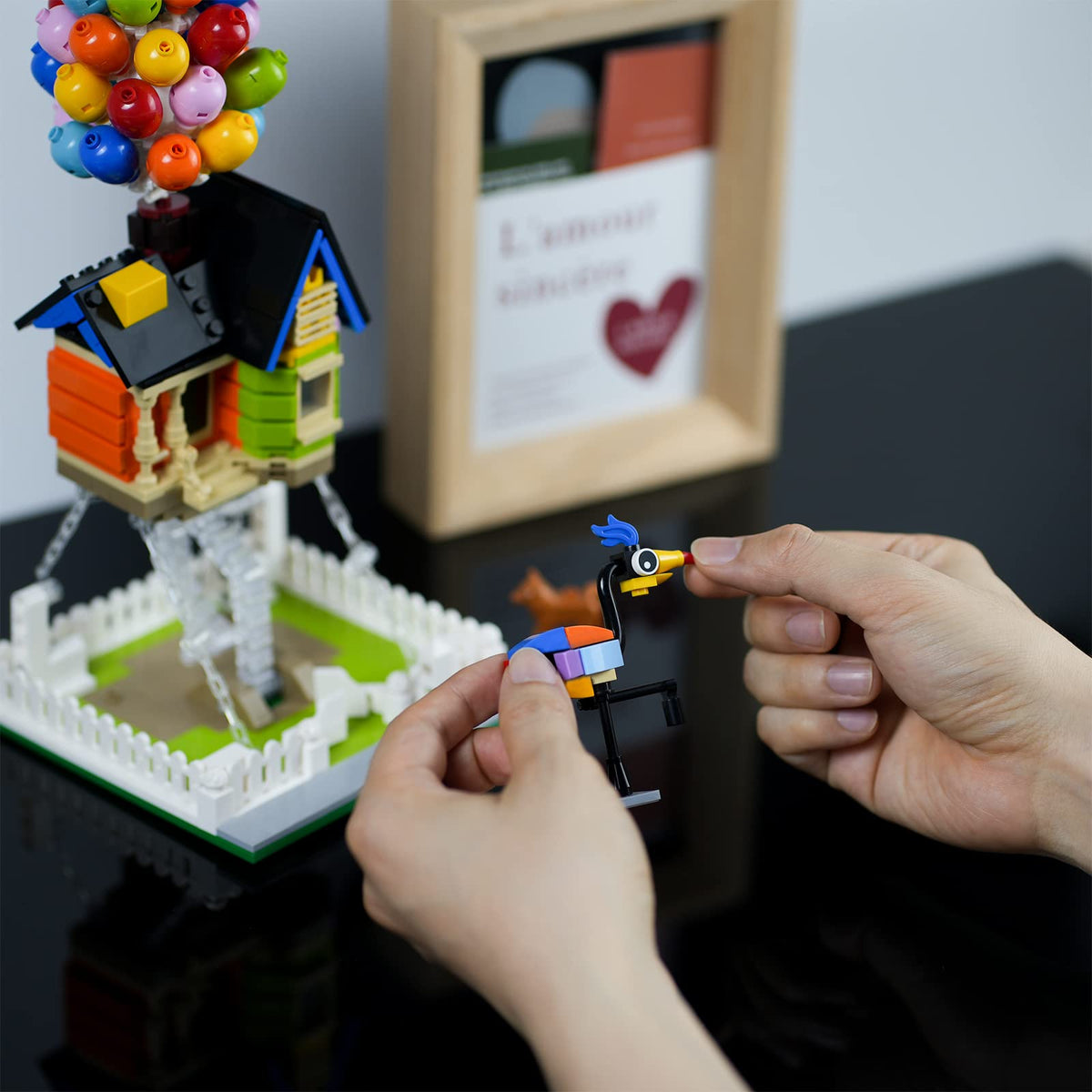 ENJBRICK Up Balloon House packaging highlights safe ABS materials for parents.