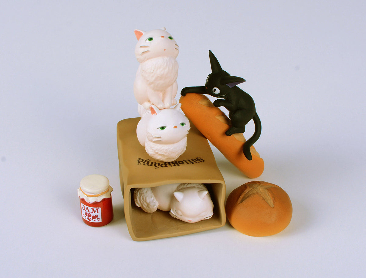 Ensky Jiji Nosechara close-up of small, detailed accessories.