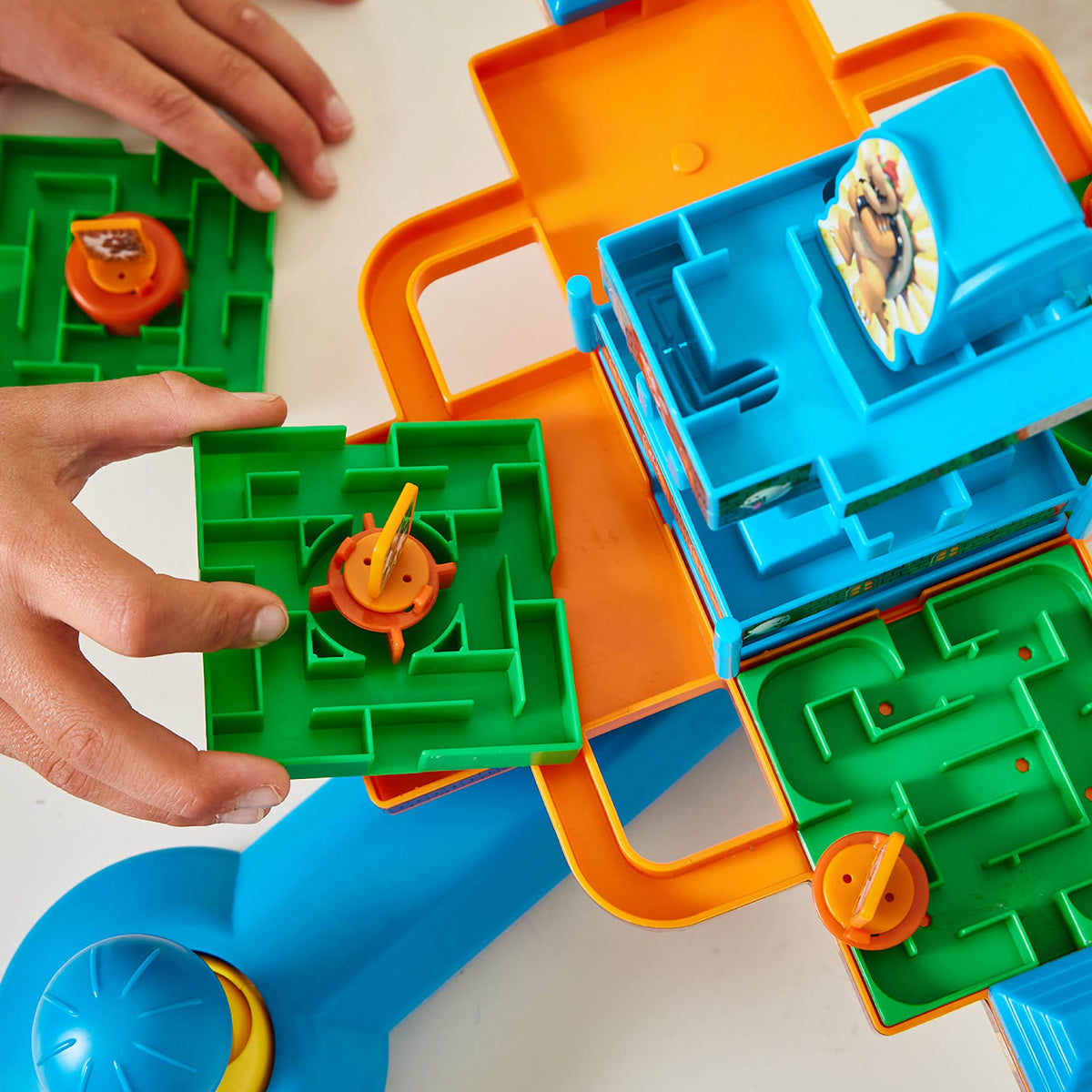 Epoch Super Mario Maze Game Deluxe sturdy game base for stable play