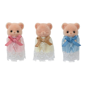 Epoch Sylvanian Biscuit Bear Triplets with movable head enables expressive posing.