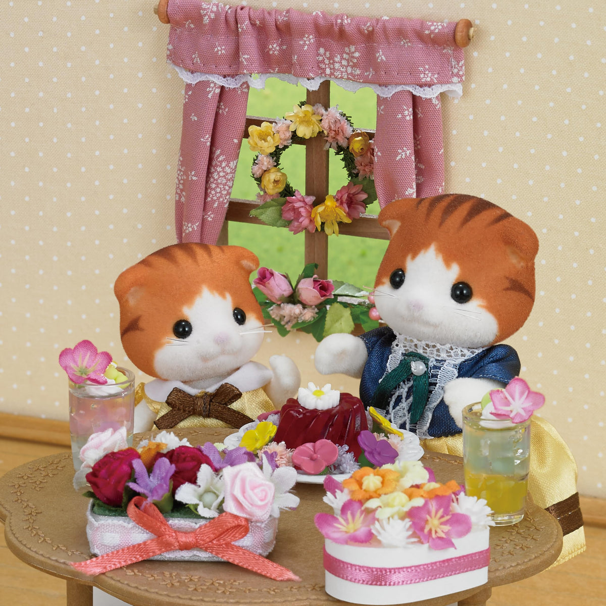 Epoch Sylvanian Forest Trees backdrop with Maple Cat family