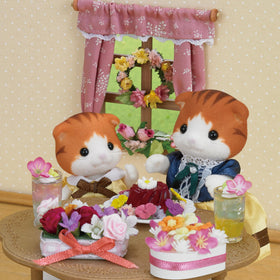 Epoch Sylvanian Forest Trees backdrop with Maple Cat family